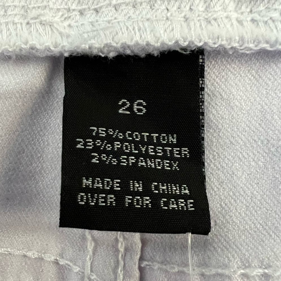 NWT Ashley Stewart Elastic Waistband Pull-On Denim Shorts, Bermuda White size 26 - Picture 6 of 9